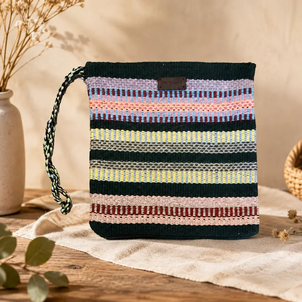 Boruca_cotton_cosmetic_bag_from_Costa_Rica